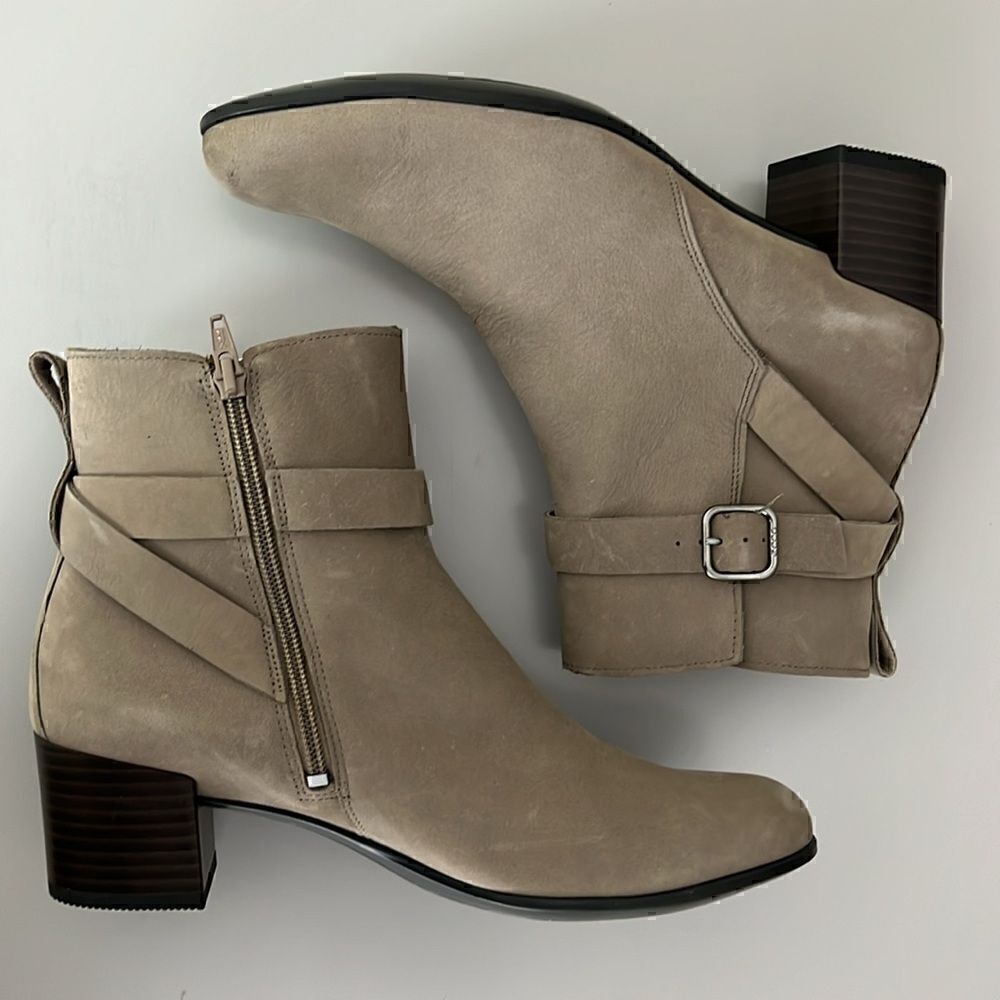 New ECCO Women's Dress Classic 35mm Buckle Ankle Boot in Taupe Nubuck Size 10 - Picture 5 of 11